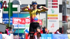 Alexander Konychev durfte in Wels über den Sieg beim Kirschblütenrennen jubeln. (Bild: Team Vorarlberg/eReinhard Eisenbauer)