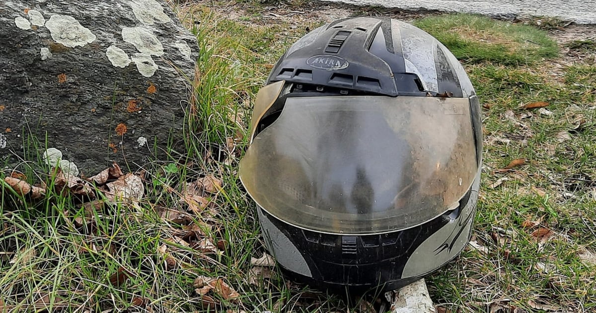 Sturz in einer Wiese - Pkw kollidierte beim Abbiegen mit Biker (60 ...