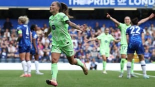 Freude bei den Damen von Barcelona, keine Freude bei jenen von Chelsea (Bild: AFP/DARREN STAPLES)