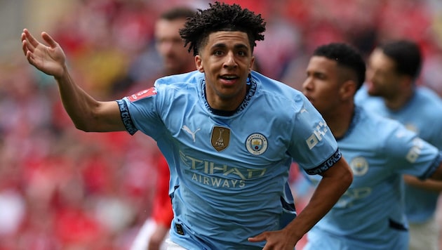Rico Lewis, ManCitys Torschütze zum 1:0 gegen Nottingham Forest, freut sich ... (Bild: AFP/ADRIAN DENNIS)