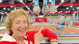 Karmella Michlfeit mit ihren drei Medaillen von der WM in den USA (Bild: Michlfeit)