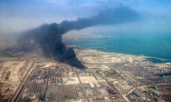 Dichter Rauch steigt vom Ort der Explosion aus in den Himmel.