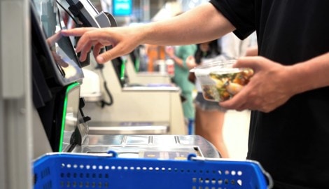 Selbst scannen: MediaMarkt testet in ausgewählten Filialen ein Kassenkonzept ohne Personal.