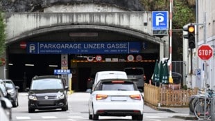 Die Einfahrt in den Porsche-Tunnel wäre bei der Kapuzinerberg-Garage. (Bild: APA/BARBARA GINDL, Krone KREATIV)