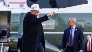 Wurde der Druck zu groß? Trump zieht Konsequenzen aus dem Signal-Skandal. (Bild: EPA/JIM LO SCALZO / POOL)