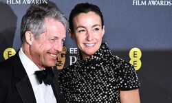 Hugh Grant mit Ehefrau Anna Elisabet Eberstein im Februar 2025