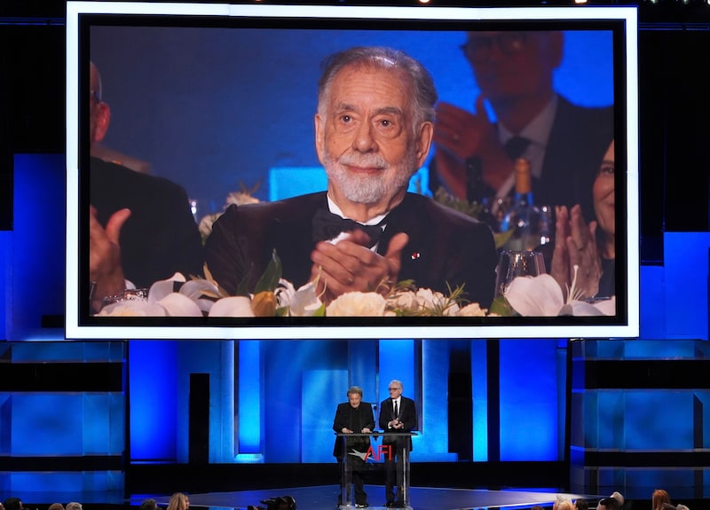 Auch Al Pacino und Robert De Niro huldigten Francis Ford Coppola, mit dem sie oft zusammengearbeitet haben. (Bild: AP/AP Photo/Chris Pizzello)