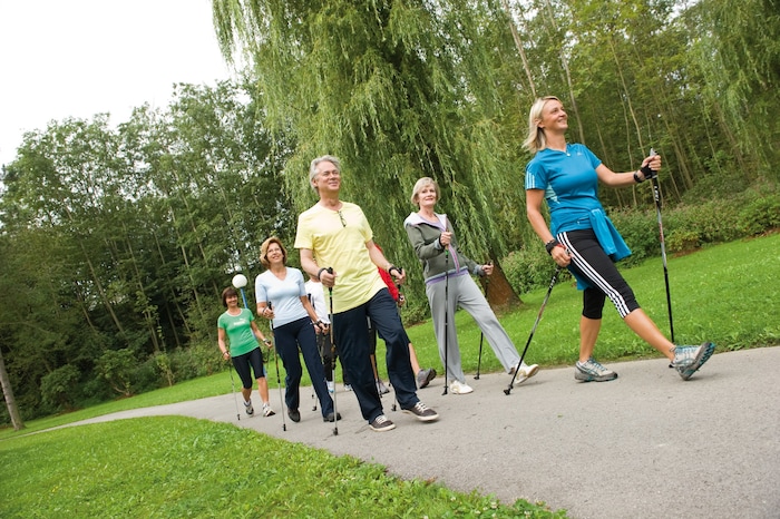 Nordic Walking Touren durch das Land der 1000 Hügel