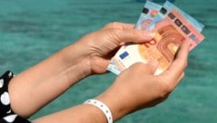 Wie lange Ihr Geld im Urlaub reicht, ist auch eine Frage des Wechselkurses. (Bild: lesslemon - stock.adobe.com)