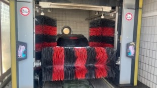 Ein Streit im Bereich einer Waschanlage eskalierte (Symbolbild). 