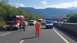 Gegen 10 Uhr kam es bei Telfs zu dem schweren Unfall. (Bild: FF Telfs, Krone KREATIV)