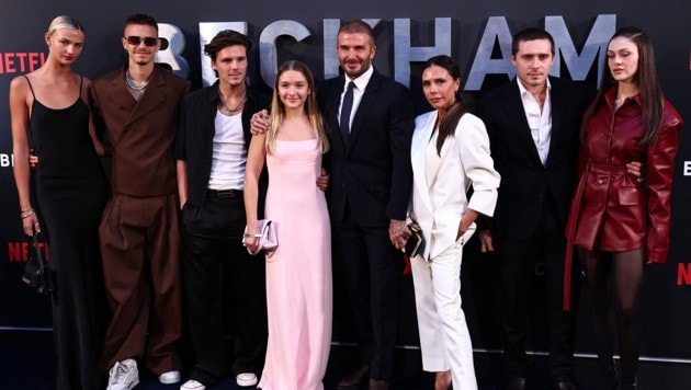 David und Victoria Beckham posieren mit ihren Kindern Romeo, Cruz, Harper und Brooklyn, sowie ...
