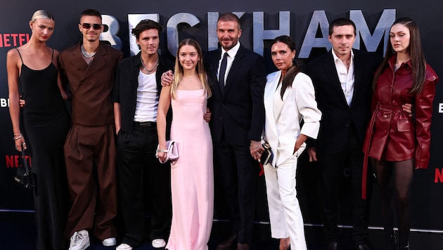 David und Victoria Beckham posieren mit ihren Kindern Romeo, Cruz, Harper und Brooklyn, sowie ...