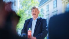 Erich Hohenberger (SPÖ) ist seit 1989 Bezirksvorsteher. (Bild: Eva Manhart)
