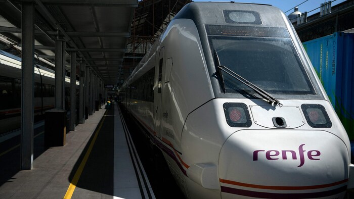 Der Zugverkehr in Spanien steht mittlerweile still.