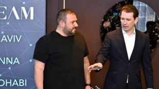 Von links: Dream Security-Gründer Shalev Hulio und Ex-Kanzler Sebastian Kurz (Bild: APA/HANS KLAUS TECHT)
