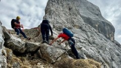 Am kurzen Seil führten die Bergretter das unverletzte Duo sicher zurück zur Bergstation.