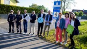 Offiziell eröffnet: Landesrat Heinrich Dorner mit Vertretern der Gemeinde und der Exekutive bei ...