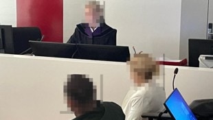 Eine staatenlose Frau und ein flüchtiger Bekannter aus Russland auf der Anklagebank am Landesgericht Eisenstadt (Bild: HS, Krone KREATIV)