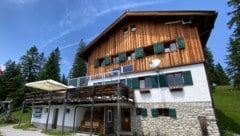 Auf der Gufferhütte konnte der Verdächtige angetroffen und verhaftet werden.  (Bild: ZOOM Tirol)