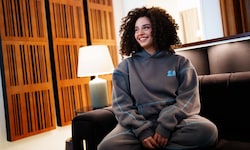 „Elly from the Block“ heißt der virale Song von Künstlerin Eleonora Vardanian alias Elly, der in ...