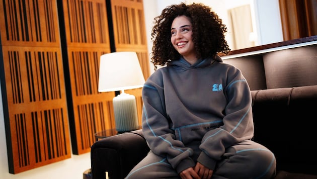 „Elly from the Block“ heißt der virale Song von Künstlerin Eleonora Vardanian alias Elly, der in kürzester Zeit sehr viel Aufmerksamkeit erregt hat.  (Bild: Eva Manhart)