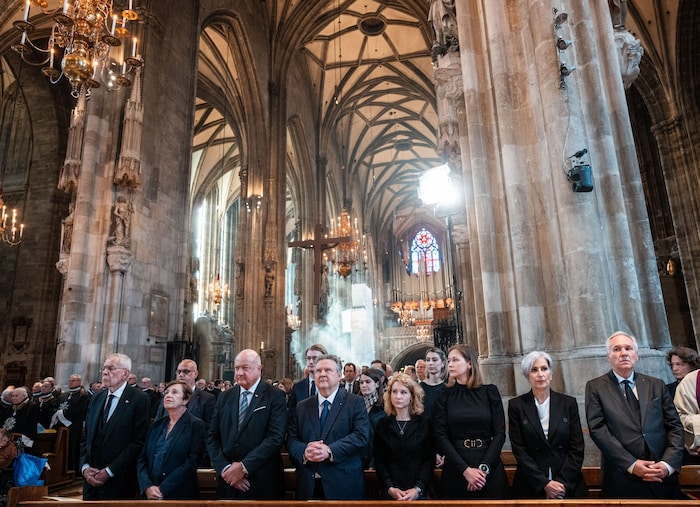 Politische Repräsentanten (v. li.): Bundespräsident Alexander Van der Bellen, Gattin Doris ...