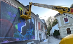 Die Fassaden am Bleiburger Hauptplatz wurden wieder kunstvoll verziert. 