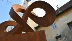 Sehr aussagekräftige Skulptur von Andres Klimbacher – bei der Schau „Hoffnung Leben“ (Bild: Evelyn Hronek)