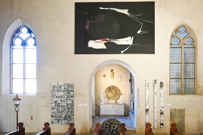  Allein in der Kirche bestechen an die 20 Künstler mit faszinierenden Kunstwerken.