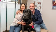 Ingo und Daniela Felsberger mit ihrem Hund „Izzy“. (Bild: Arbeiter Dieter)