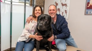 Ingo und Daniela Felsberger mit ihrem Hund „Izzy“. (Bild: Arbeiter Dieter)