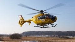 Der 53-Jährige wurde mit dem Helikopter ins LKH Graz geflogen. (Bild: ÖAMTC/Postl)