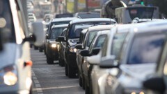 Häufigster Lärmerreger sei Kfz-Verkehr, der von 84 Prozent als Verursacher genannt wurde. Wirksame Maßnahmen wären laut VCÖ einfach umsetzbar.  (Bild: kichigin19 - stock.adobe.com)