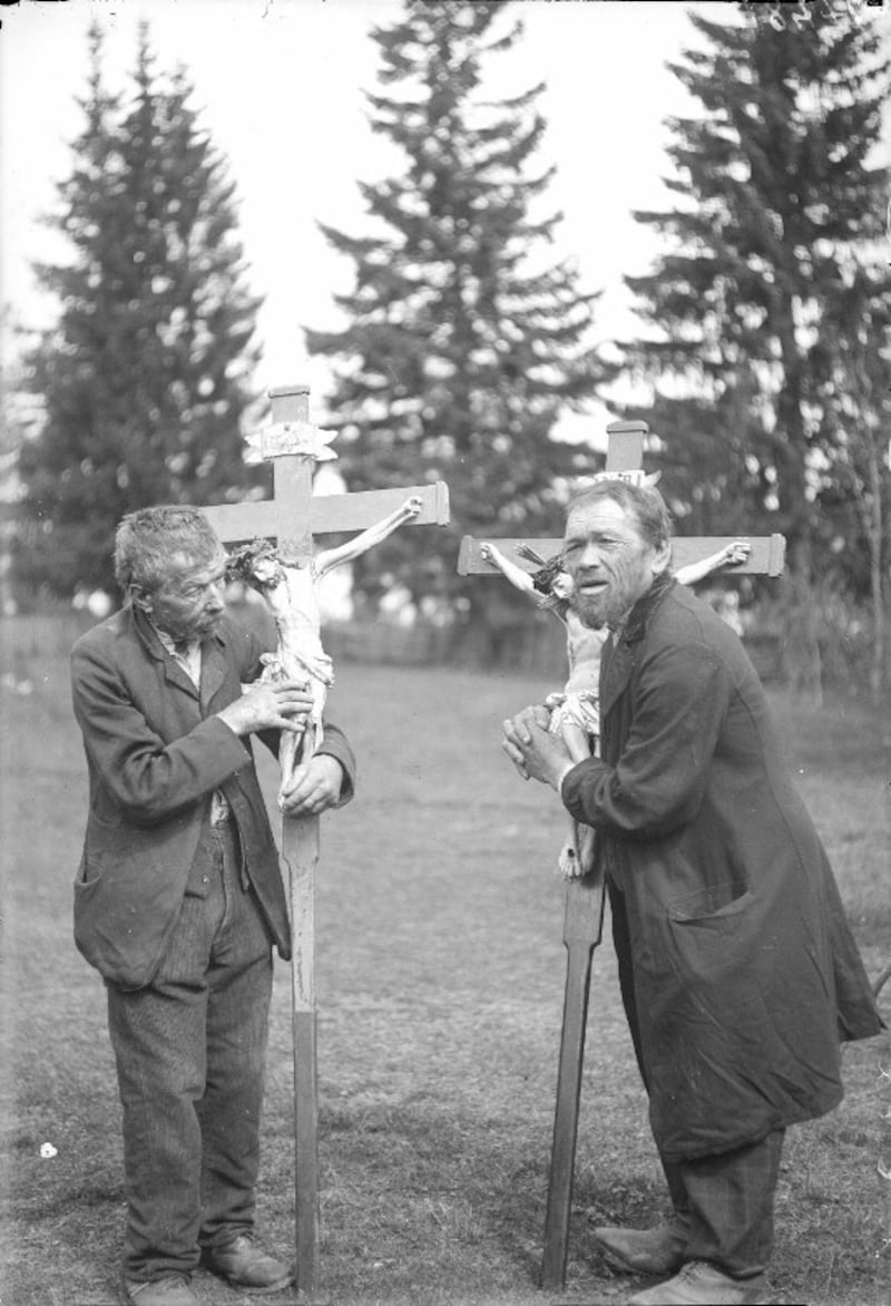 Kreuzträger beim Vierbergelauf im Jahr 1925. (Bild: ÖNB Klement)