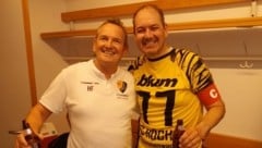 Trainer Heinz Fladenhofer mit Torschütze Bernhard Schertler. (Bild: Verein)