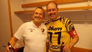 Trainer Heinz Fladenhofer mit Torschütze Bernhard Schertler. (Bild: Verein)