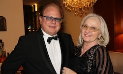 Seit 49 Jahren ist er mit seiner Frau Andrea ein Paar, die Geburt seines Sohnes Paul bezeichnet ...