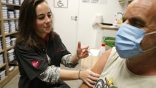 Rechts oder links? Welcher Arm ist Ihr persönlicher Impfarm – oder haben Sie gar keine bevorzugte Impfstelle? (Bild: AFP)