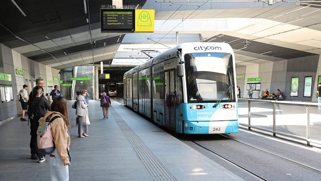 Die Unterführung am Grazer Hauptbahnhof ist von Ende Mai bis Anfang September für Straßenbahnen ...