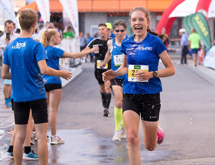 Laufsport und Attnang-Puchheim haben eine lange Tradition. Beim 39. Attnanger Sparkassen-Stadtlauf verwandelt sich der Rathausplatz wieder in einen Hexenkessel. Datum: Samstag, 3. Mai, Nachwuchsläufe ab 15 Uhr, Stadtlauf Solo um 16.30 Uhr, Stadtlauf Duo um 17.30 Uhr Infolink: www.time2win.at