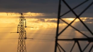 Das große Blackout auf der iberischen Halbinsel zeigte auf, wie anfällig unsere Stromversorgung tatschlich ist (Bild: EPA/CARLOS DE SAA)