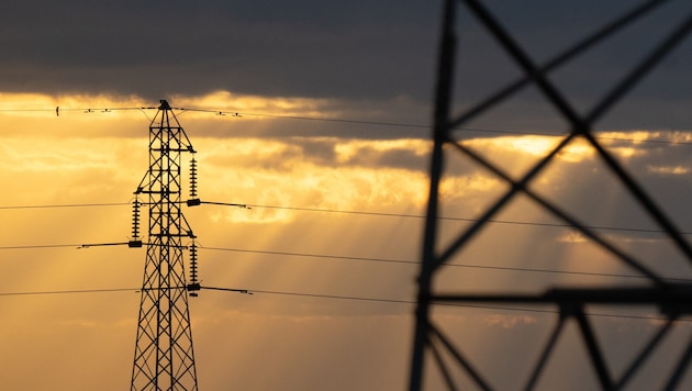 Das große Blackout auf der iberischen Halbinsel zeigte auf, wie anfällig unsere Stromversorgung tatschlich ist (Bild: EPA/CARLOS DE SAA)