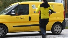 Trotz Kündigung benutzte der Angeklagte das Postauto ein halbes Jahr lang weiter (Bild: Spitzbart Wolfgang)