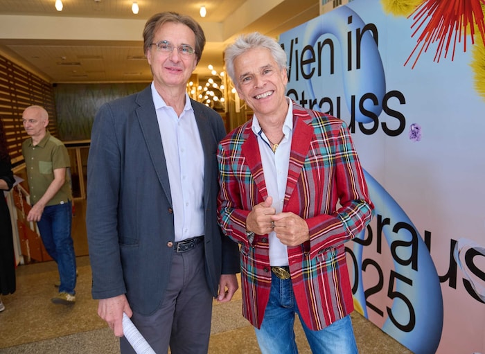 Intendant des Strauss-Jahres, Roland Geyer (li.), mit Brezina.