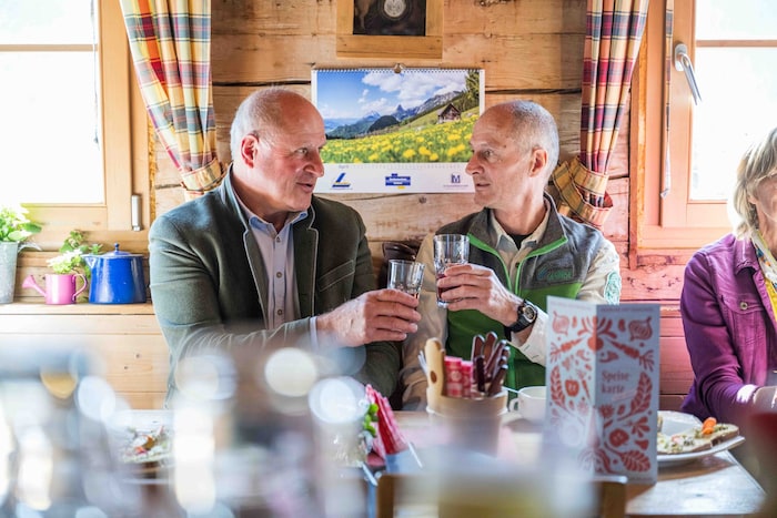 Bürgermeister Reinhard Metschitzer (SPÖ) und Herbert Wölger (Geschäftsführer Nationalpark ...