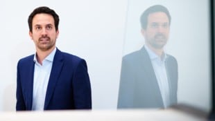 Der Bildungsminister macht seinen Vertrauensmann zum Generalsekretär.