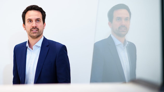 Der Bildungsminister macht seinen Vertrauensmann zum Generalsekretär.