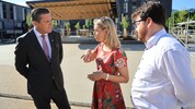 Verkehrsminister Peter Hanke (SPÖ) auf Tirol-Besuch beim neugestalteten Lugger-Platz in ...
