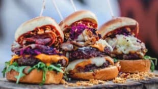 Als Bonuscard-Besitzer gewinnt man mit etwas Glück einen gratis Burger.  (Bild: Street Food Market Austria)